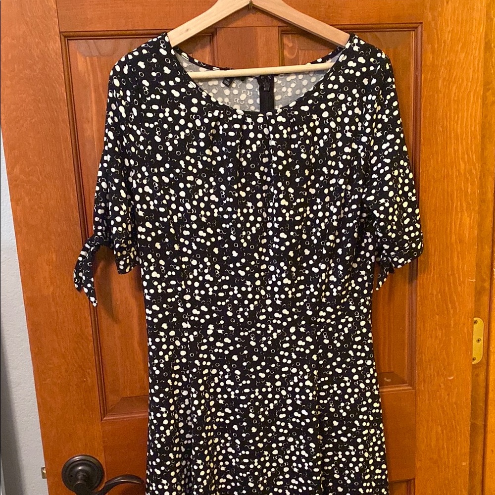 Talbots Black and White Simple Pleated Neckline, partially openSleeve Midi Dress